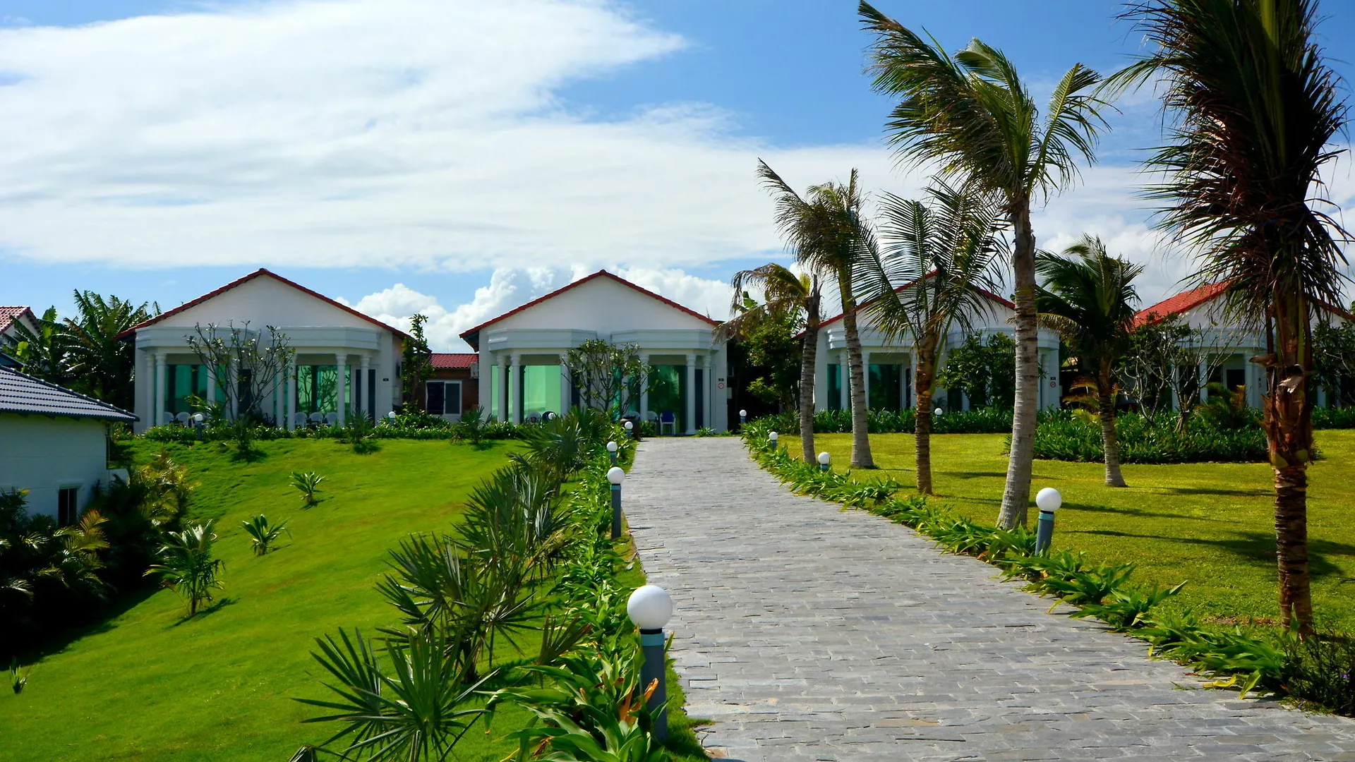 ****  Dessole Beach Resort Nha Trang Mieu Ong Vietnam